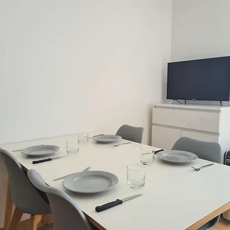 Studio Spacieux 2 Pers. Avec Parking, Cap D'agde, A 5 Min De La Plage - Fr-1-249-409 Apartment